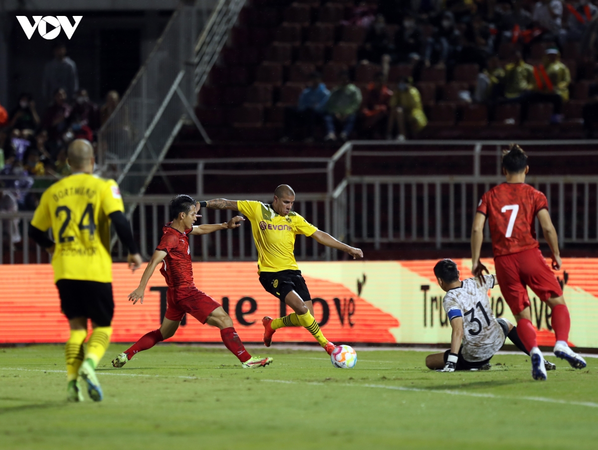 khong khi cuong nhiet cua tran dau ngoi sao viet nam gap huyen thoai dortmund hinh anh 7