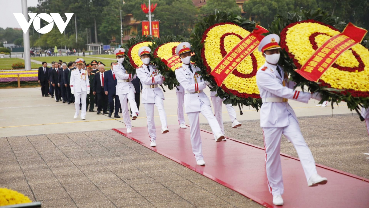 lanh dao Dang, nha nuoc vao lang vieng chu tich ho chi minh hinh anh 2