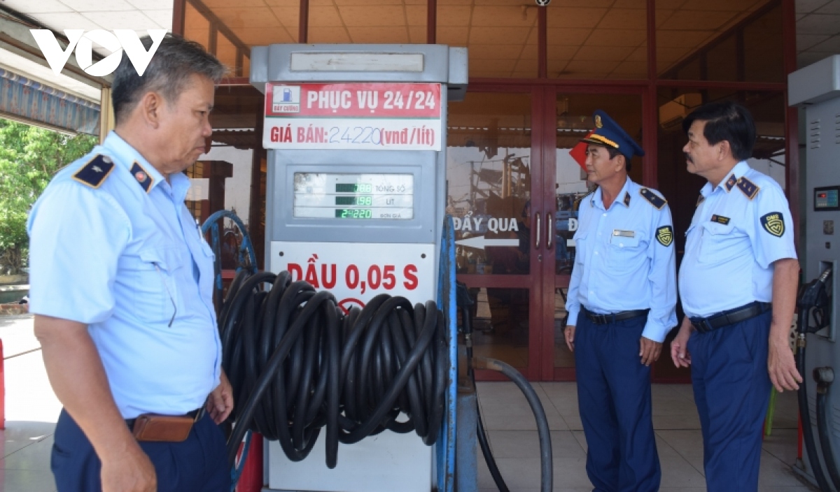 thuc hu viec cua hang xang dau tren bien o quy nhon ban cao hon quy dinh hinh anh 3