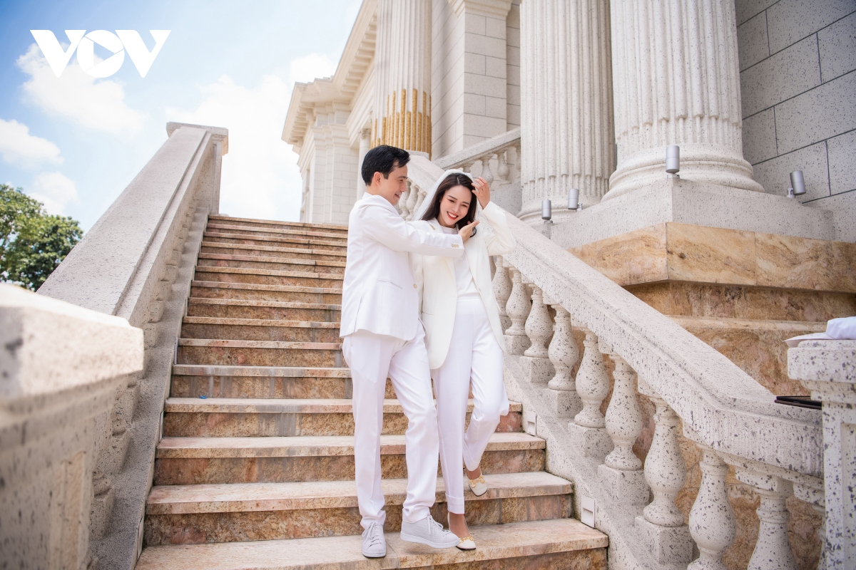 phú bà diễm hương của gara hạnh phúc hạnh phúc bên chồng ngoài đời hình ảnh 9 phu ba diem huong cua gara hanh phuc hanh phuc ben chong ngoai doi hinh anh 9