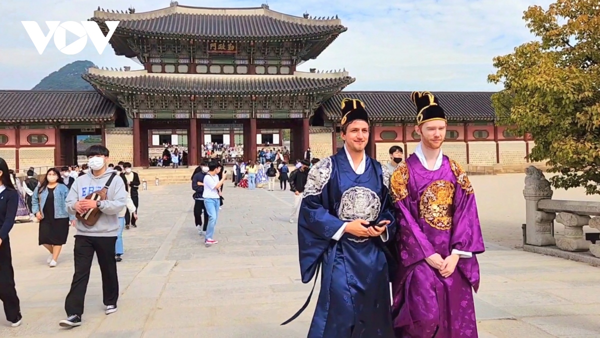 Trải nghiệm mặc hanbok thăm cung điện Gyeongbokgung lớn nhất Hàn Quốc