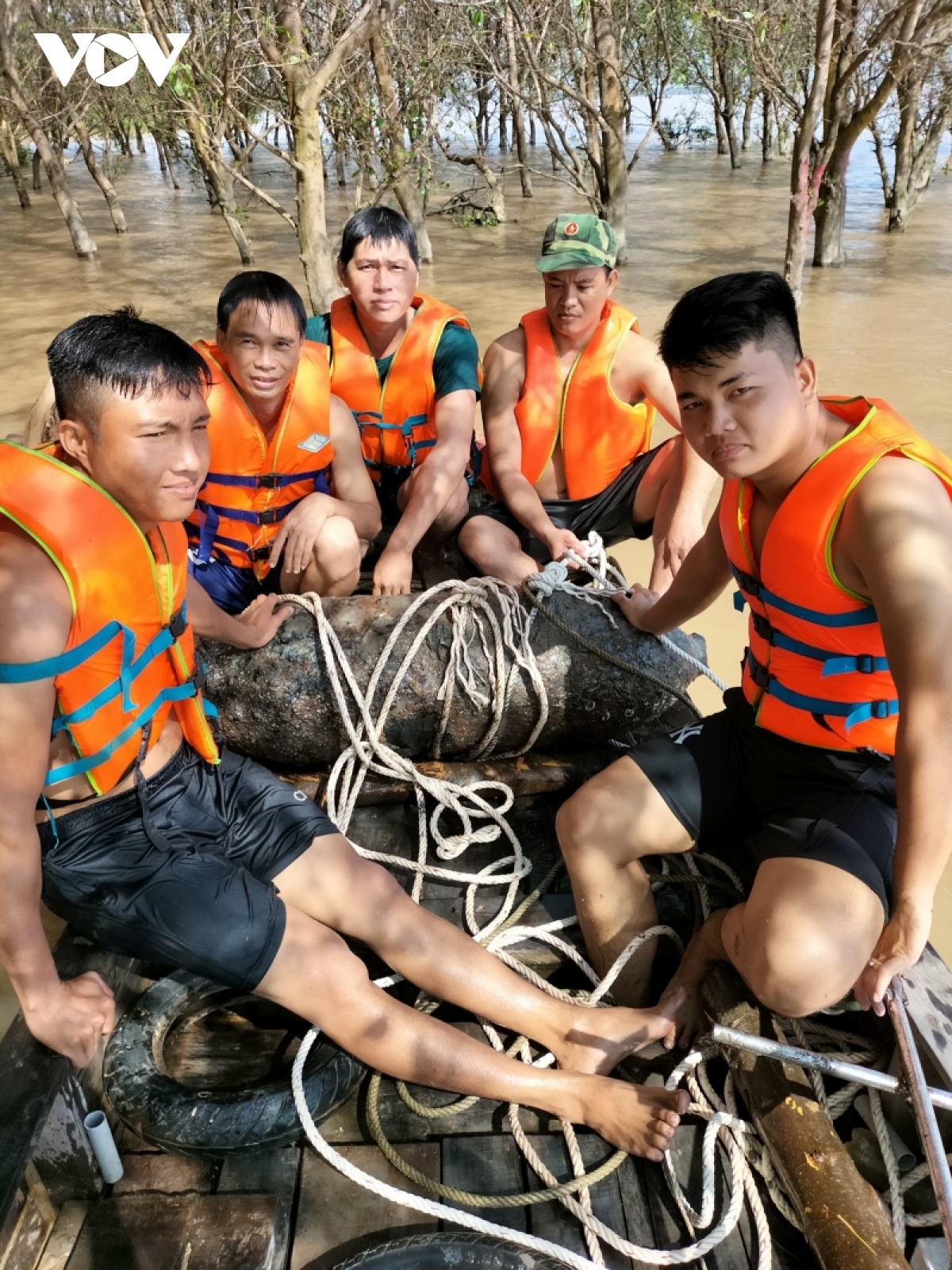 bom nang hon 350 kg con nguyen ngoi no o tra vinh hinh anh 3