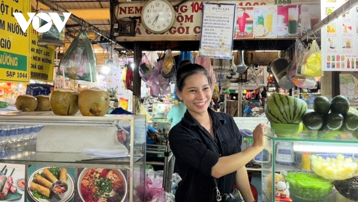 Người dân mừng rỡ khi “khu phố vàng” ở TP.HCM thoát hàng rào "lô cốt"