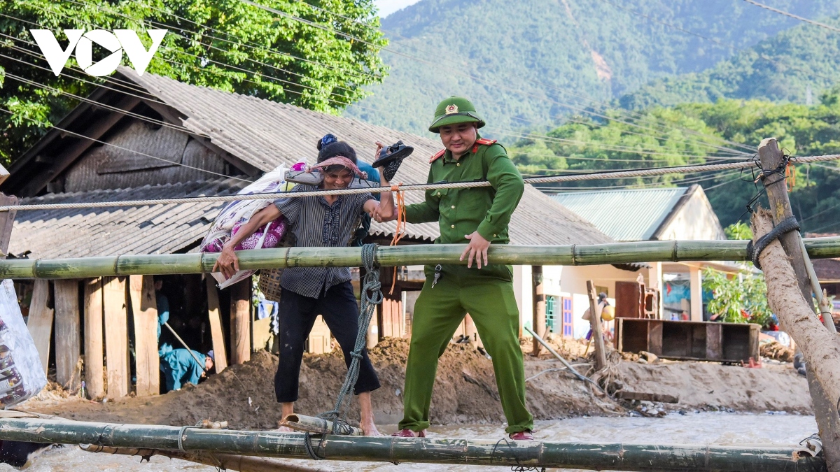 chenh venh nhung cay cau khi noi tam lu ky son,ênhvênhnhữngcâycầukhỉnơitâmlũKỳSơnNghệ<strong></strong> nghe an hinh anh 1