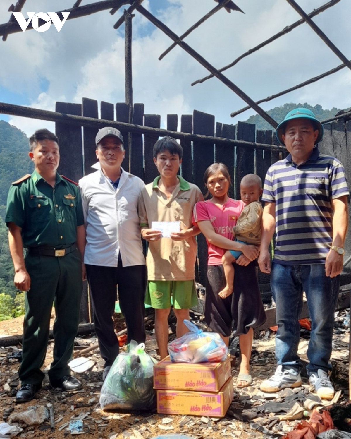 hoa hoan thieu rui toan bo ngoi nha cua ho ngheo o son la hinh anh 1