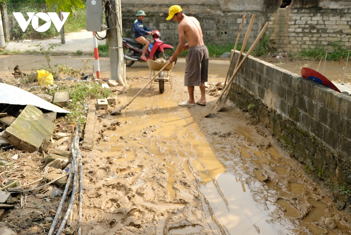 tinh nguoi mien trung trong hoan nan hinh anh 7