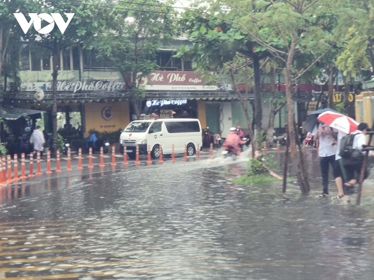 mua to, Da nang ban hanh cong dien ung pho hinh anh 7