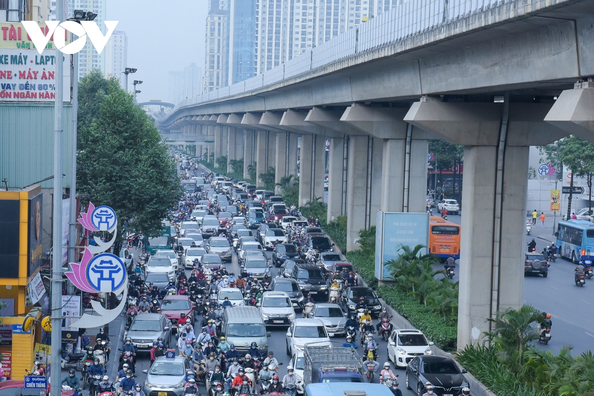 O to dan hang ngang, lan het lan xe may tren duong pho ha noi hinh anh 13