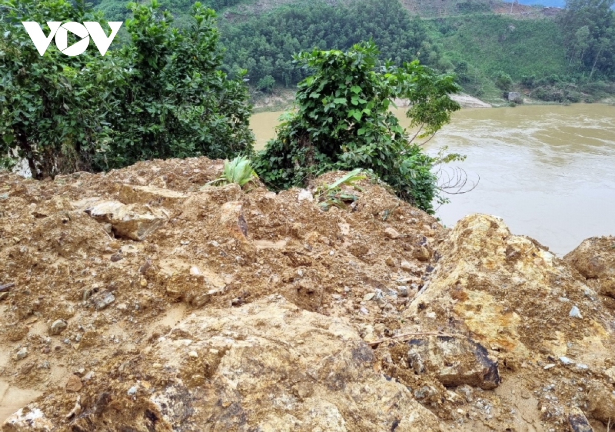 nhieu tuyen duong o quang nam tiep tuc sat lo hinh anh 3