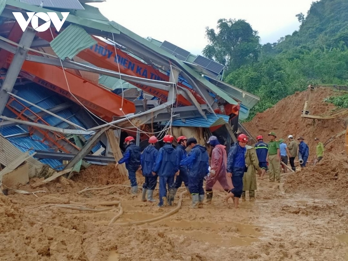 ngay dem dam minh tim nan nhan mat tich sau vu sat lo o thuy dien ka tinh 1 hinh anh 1