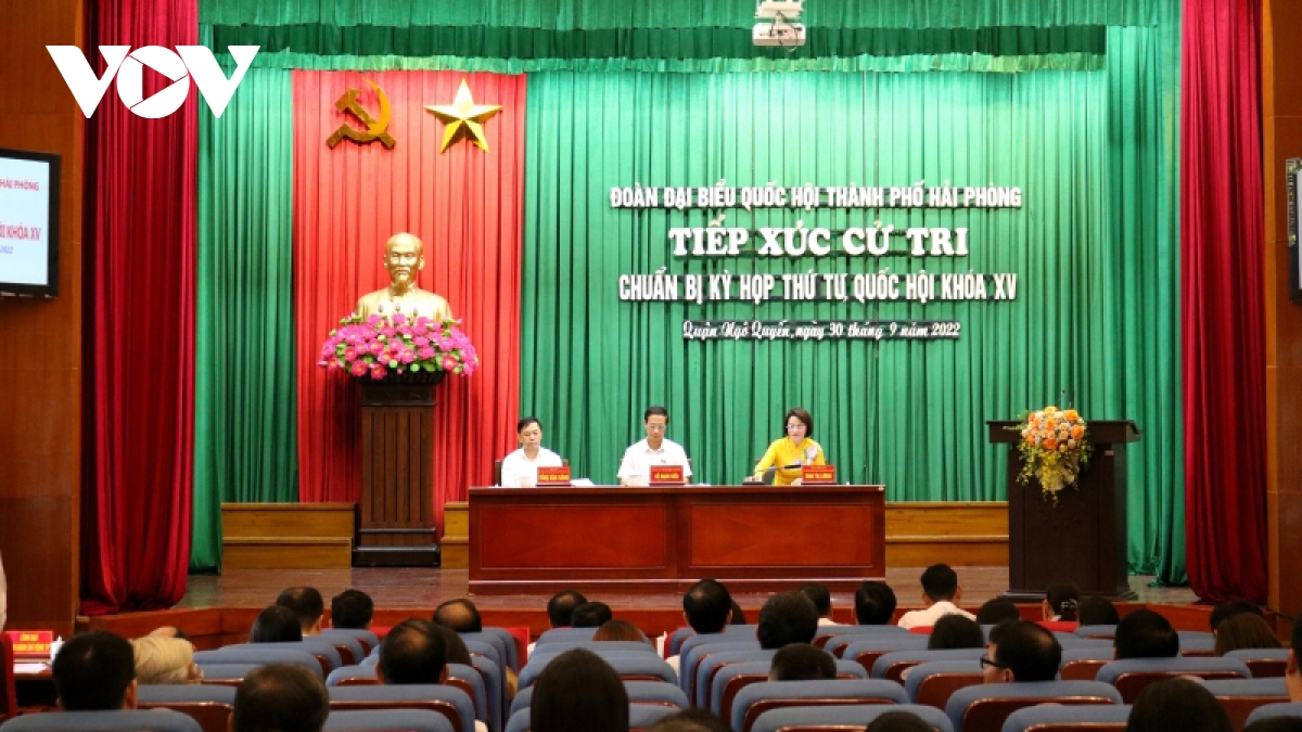Cử tri lo lắng tình trạng “loạn sách giáo khoa”