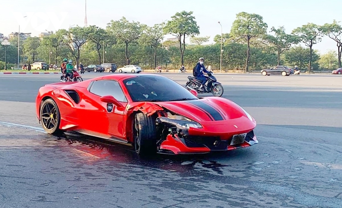 Siêu xe Ferrari biển Ngoại giao gây tai nạn xử lý như thế nào