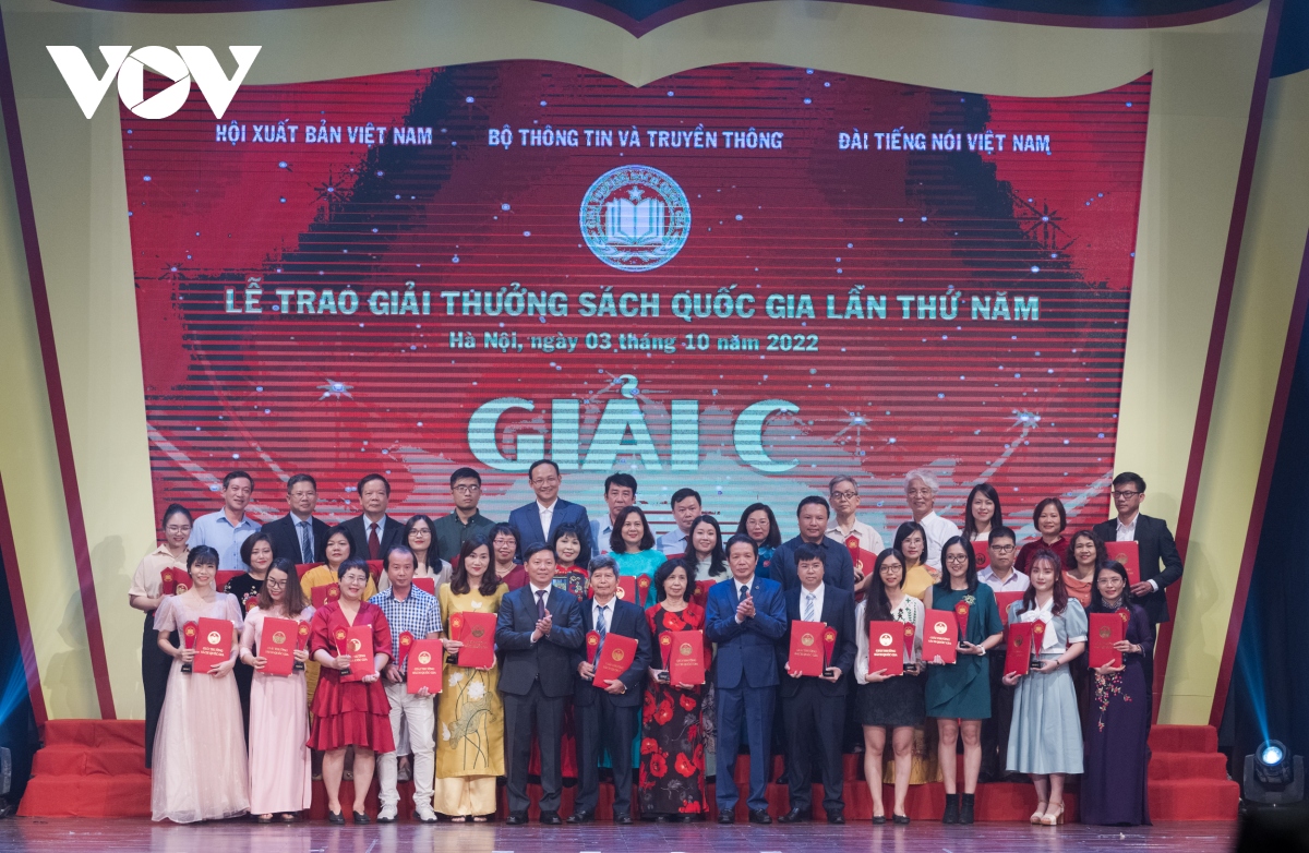 toan canh le trao giai thuong sach quoc gia lan thu 5 - nam 2022 hinh anh 9