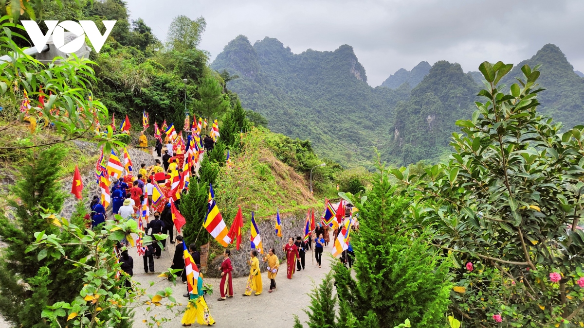 hang ngan nguoi no nuc ve du le hoi thac ban gioc - cao bang hinh anh 1