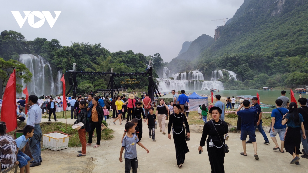 hang ngan nguoi no nuc ve du le hoi thac ban gioc - cao bang hinh anh 7