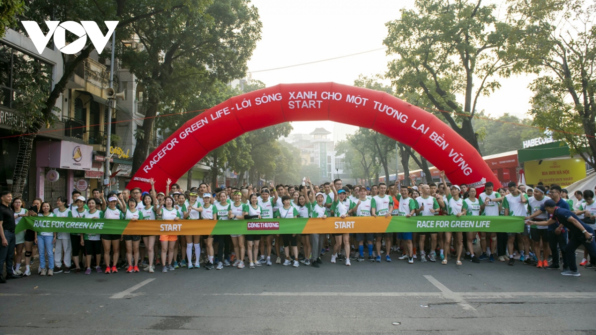 Gần 800 VĐV tham gia Giải “Race for Green Life”