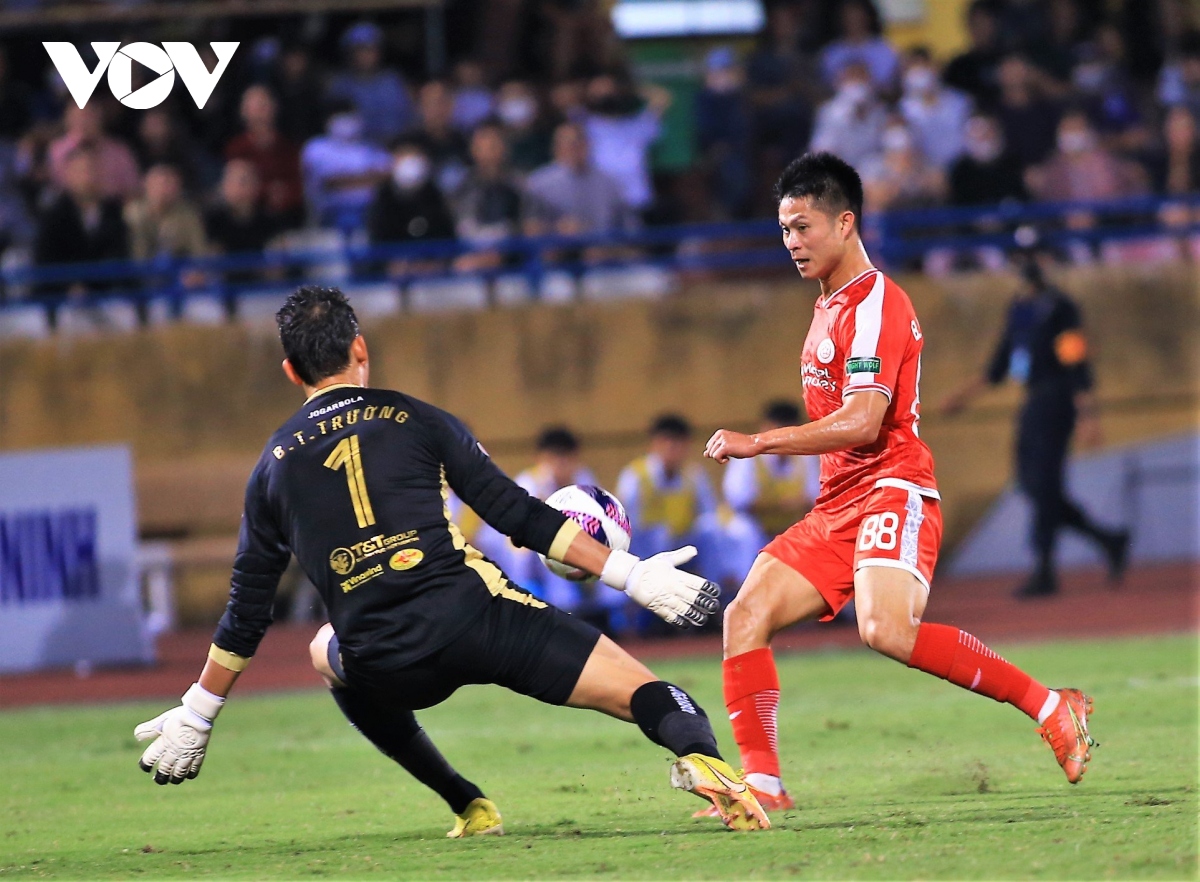 Danh bai viettel fc, ha noi fc cham 1 tay vao chuc vo dich v-league 2022 hinh anh 4