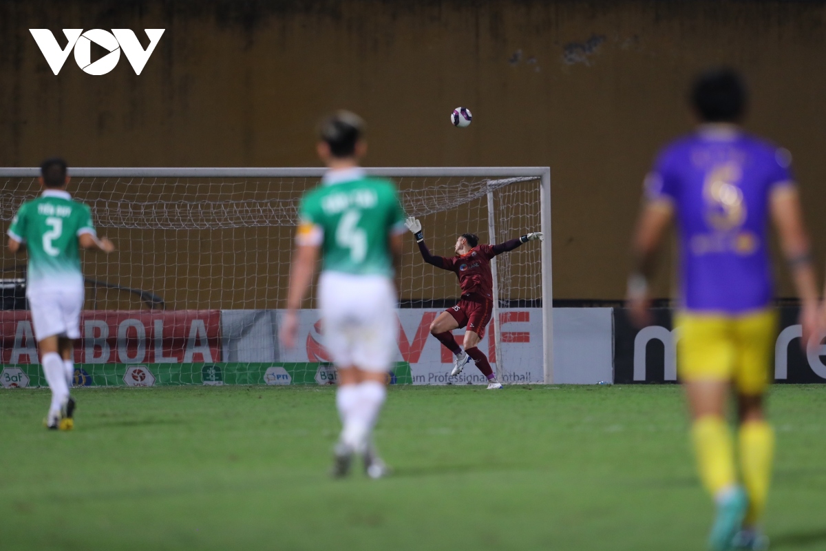 ha guc binh Dinh nho 2 sieu pham, ha noi fc lap hat-trick vo dich cup quoc gia hinh anh 4