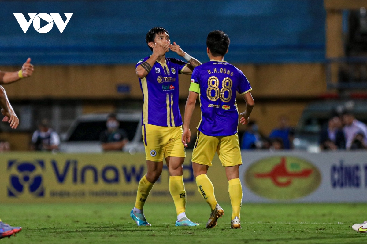 ha guc binh Dinh nho 2 sieu pham, ha noi fc lap hat-trick vo dich cup quoc gia hinh anh 2