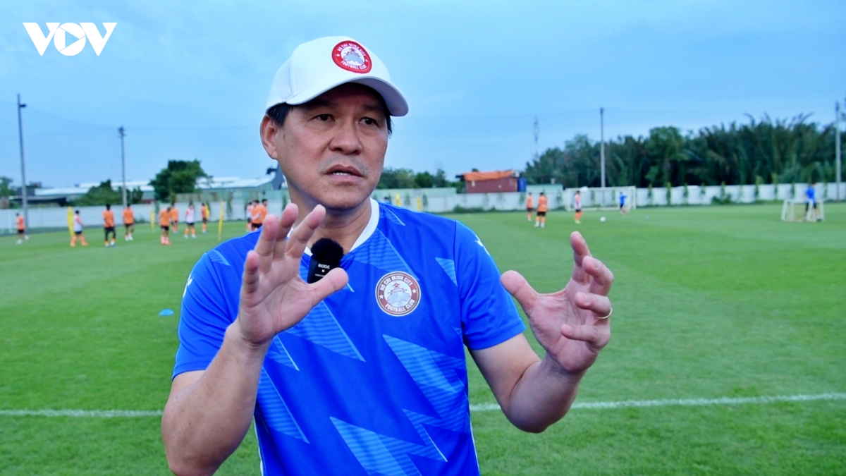 HLV Vũ Tiến Thành nhắc lại ký ức đau lòng khi thua tan nát Hà Nội FC