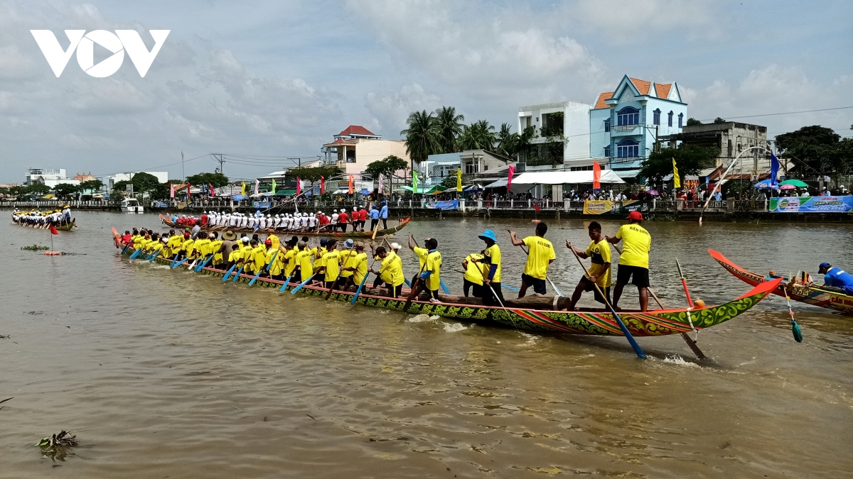 khai mac giai dua ghe ngo mo rong mung le hoi ok om bok 2022 hinh anh 3