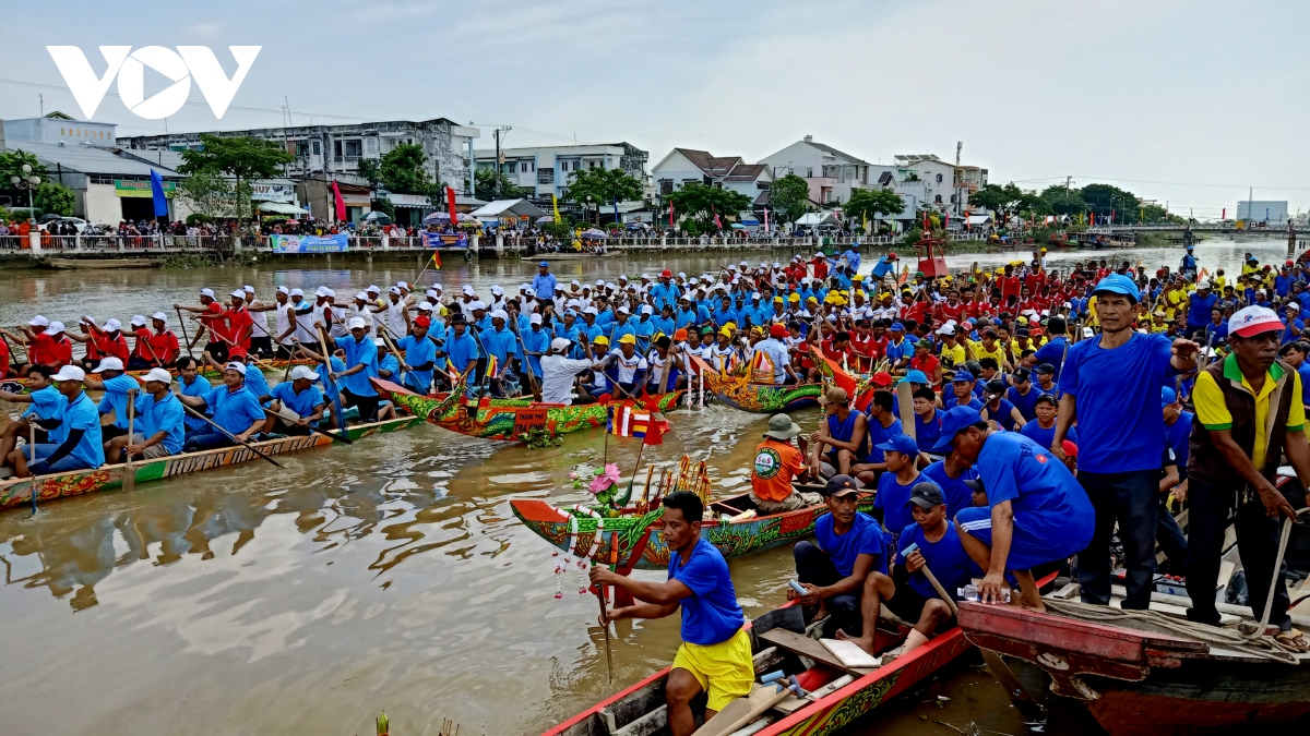 khai mac giai dua ghe ngo mo rong mung le hoi ok om bok 2022 hinh anh 2