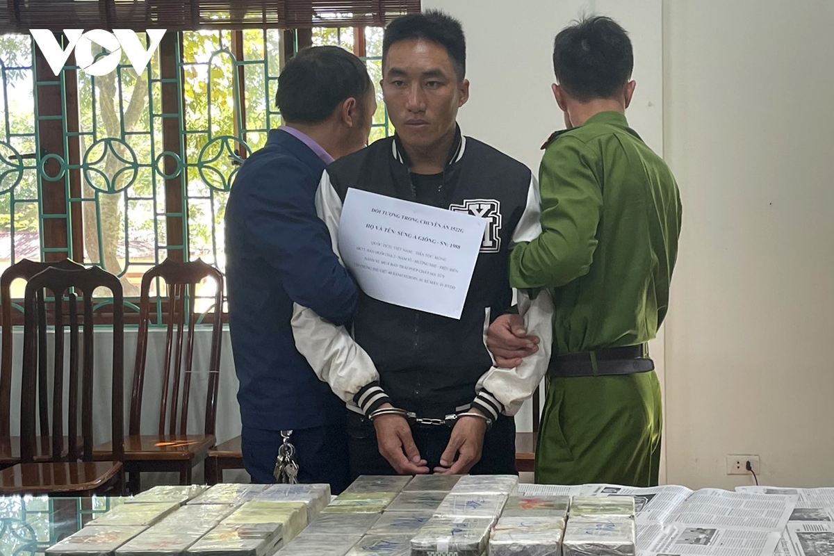 Mang 40 bánh heroin từ Điện Biên sang Lai Châu