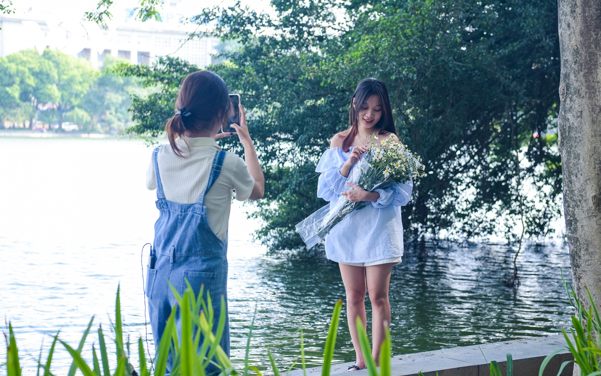 hà nội nắng chói chang như mùa hè giữa mùa Đông hình ảnh 12 ha noi nang choi chang nhu mua he giua mua Dong hinh anh 12