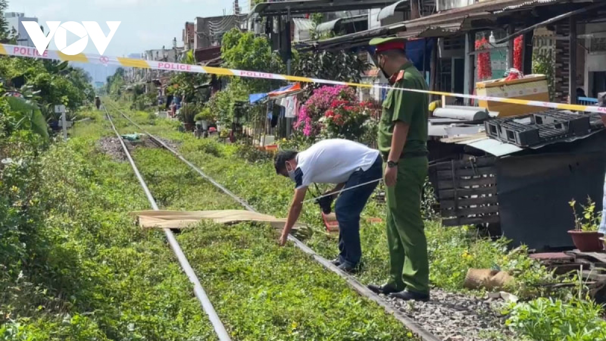 Phát hiện thi thể nam thanh niên đứt một chân ở đường ray xe lửa 