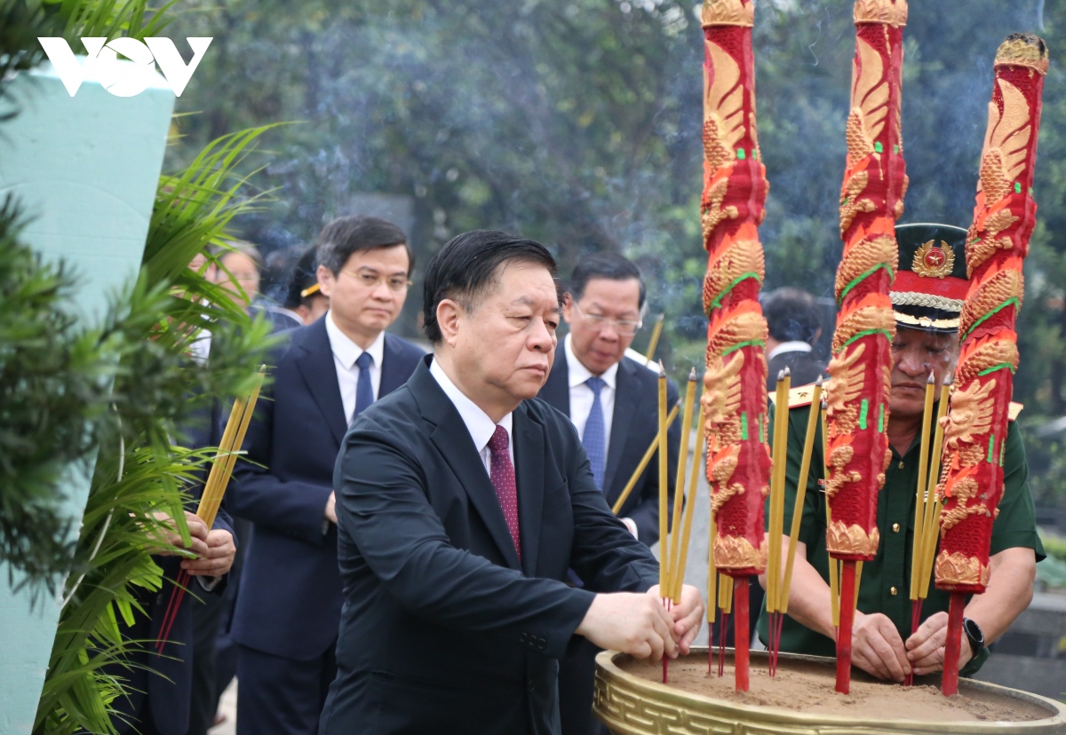 Doan lanh dao Dang, nha nuoc dang huong, dang hoa co thu tuong vo van kiet hinh anh 3