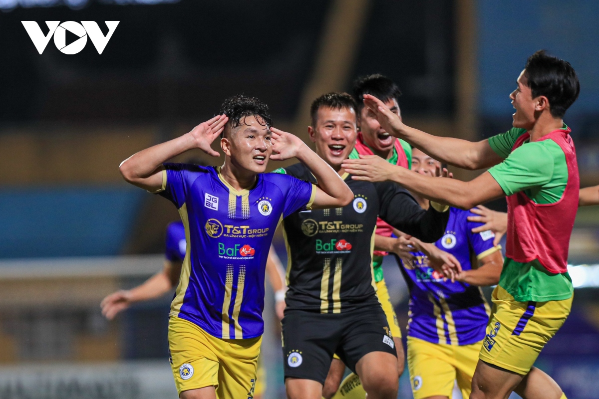 ha guc binh Dinh nho 2 sieu pham, ha noi fc lap hat-trick vo dich cup quoc gia hinh anh 17