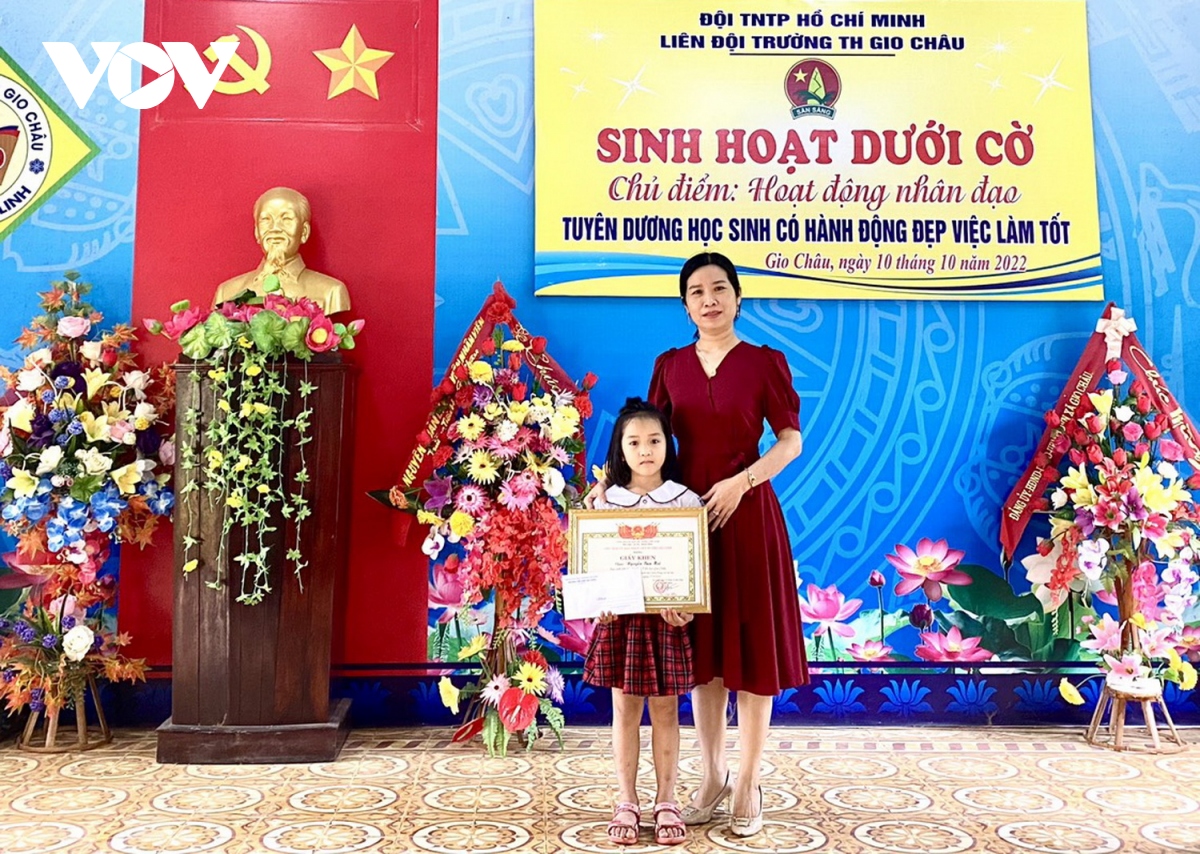 khen thuong hoc sinh lop 1 nhat duoc cua roi, tra lai nguoi mat hinh anh 1