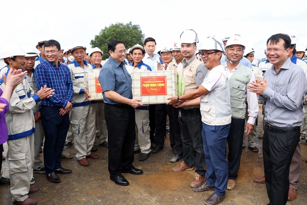 thu tuong phat dong phong trao thi dua phat trien ha tang hien dai, tiet kiem hinh anh 8