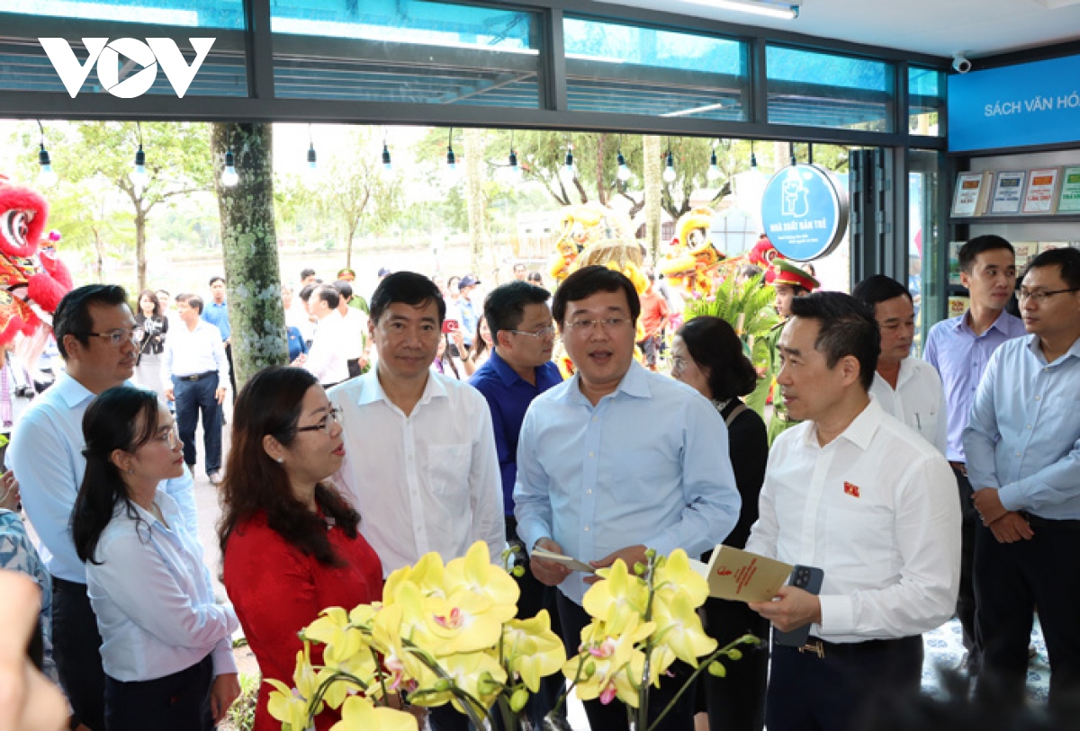 Đồng tháp khánh thành đường sách đầu tiên ở Đbscl hình ảnh 2 Dong thap khanh thanh duong sach dau tien o Dbscl hinh anh 2