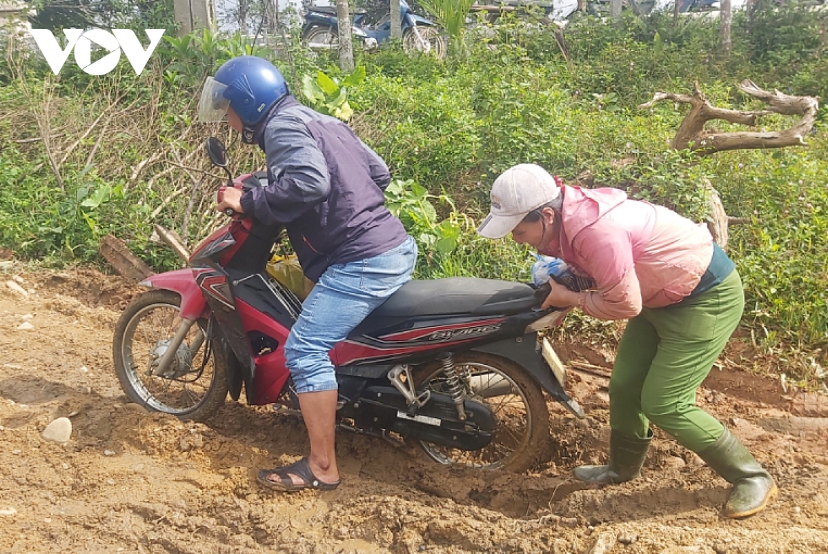 hang tram ho dan mien nui Dong giang mong cho cay cau moi hinh anh 3