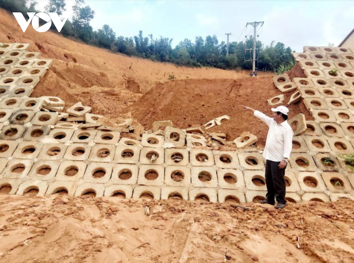 san van dong huyen moi dua vao su dung da xuong cap hinh anh 7