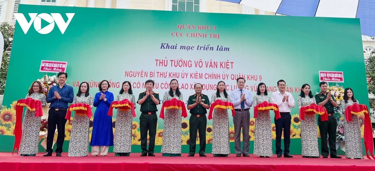 trung bay hon 300 hinh anh, hien vat ve thu tuong vo van kiet va llvt quan khu 9 hinh anh 1 trung bay hon 300 hinh anh, hien vat ve thu tuong vo van kiet va llvt quan khu 9 hinh anh 1