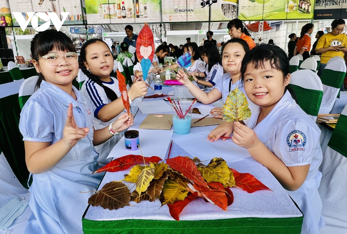 ngay hoi la noi nguoi tre tim ve khong gian van hoa xua day thu vi hinh anh 5