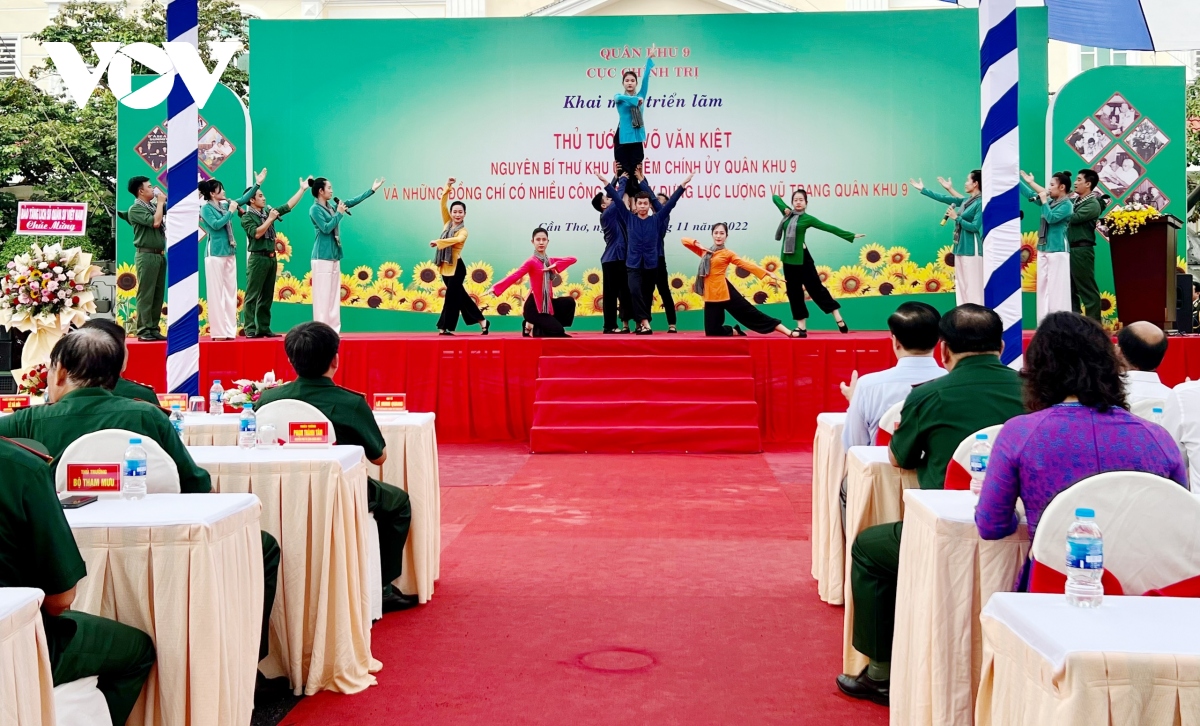 trung bay hon 300 hinh anh, hien vat ve thu tuong vo van kiet va llvt quan khu 9 hinh anh 2 trung bay hon 300 hinh anh, hien vat ve thu tuong vo van kiet va llvt quan khu 9 hinh anh 2