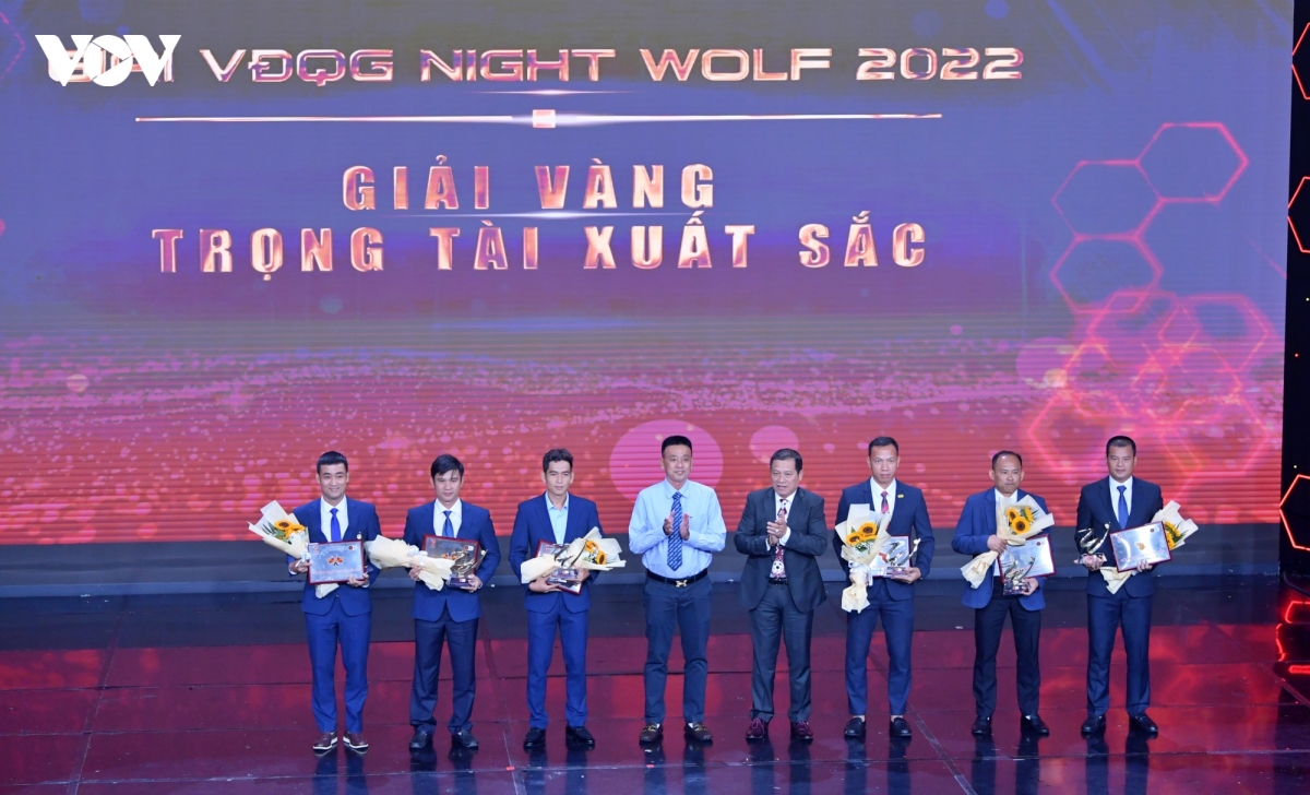 van quyet dua quy tu len nhan giai cau thu xuat sac nhat v-league 2022 hinh anh 13