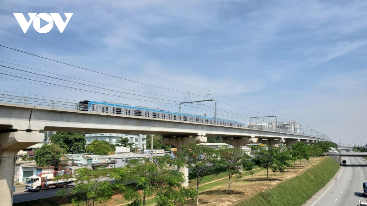 can canh doan tau metro 1 o tp.hcm chay thu nghiem hinh anh 2