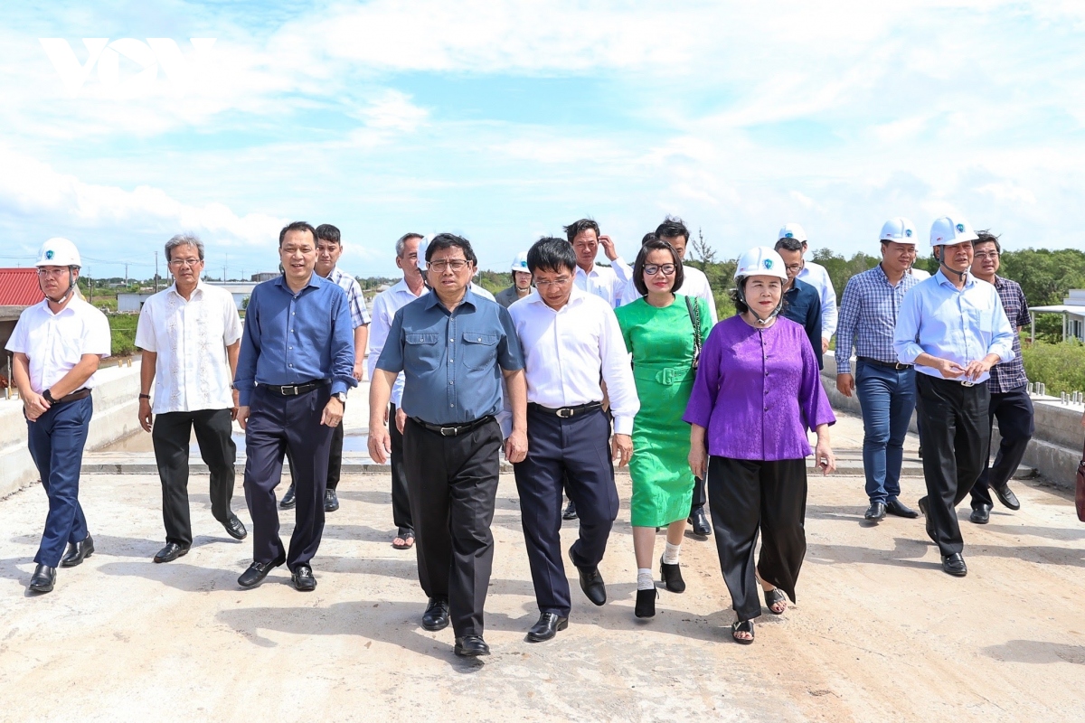 thu tuong can tinh toan, dam phan lai gia dien gio, dien mat troi hinh anh 1