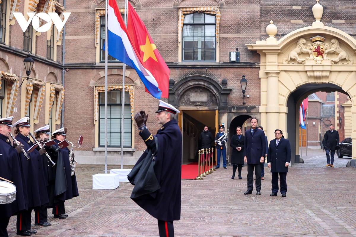pm pham minh chinh welcomed in the hague on netherlands visit picture 1