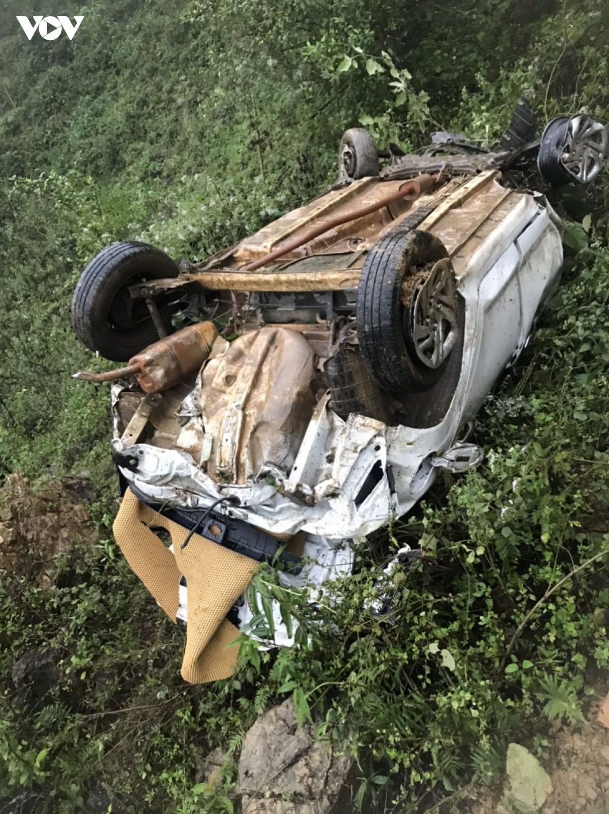 O to lao xuong vuc luc rang sang, 3 nguoi bi thuong hinh anh 1