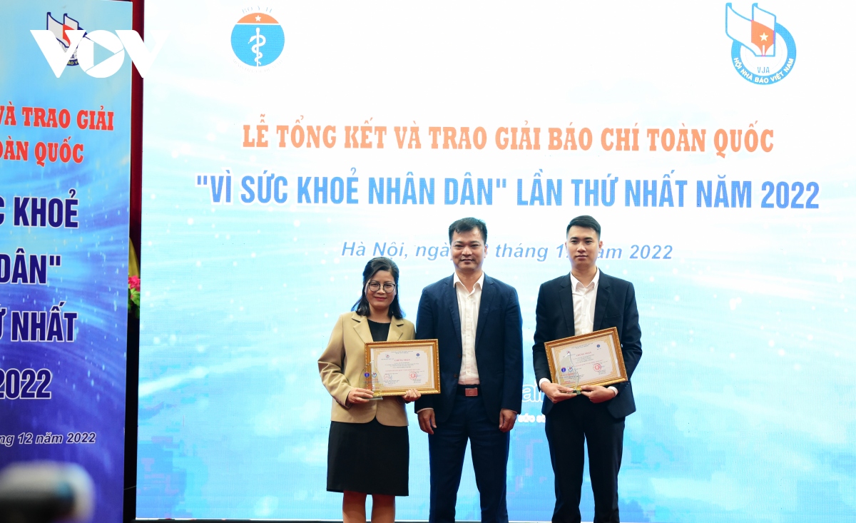 toan canh le trao giai bao chi toan quoc vi suc khoe nhan dan lan thu nhat nam 2022 hinh anh 14