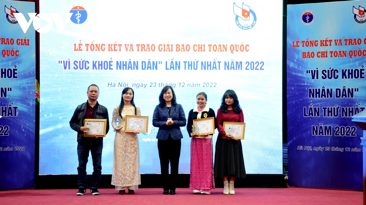 toan canh le trao giai bao chi toan quoc vi suc khoe nhan dan lan thu nhat nam 2022 hinh anh 3