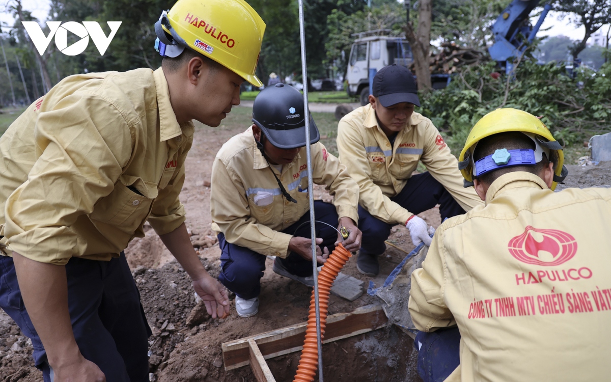 Day nhanh tien do dua khong gian di bo pho tran nhan tong ve dich truoc 30 12 hinh anh 14