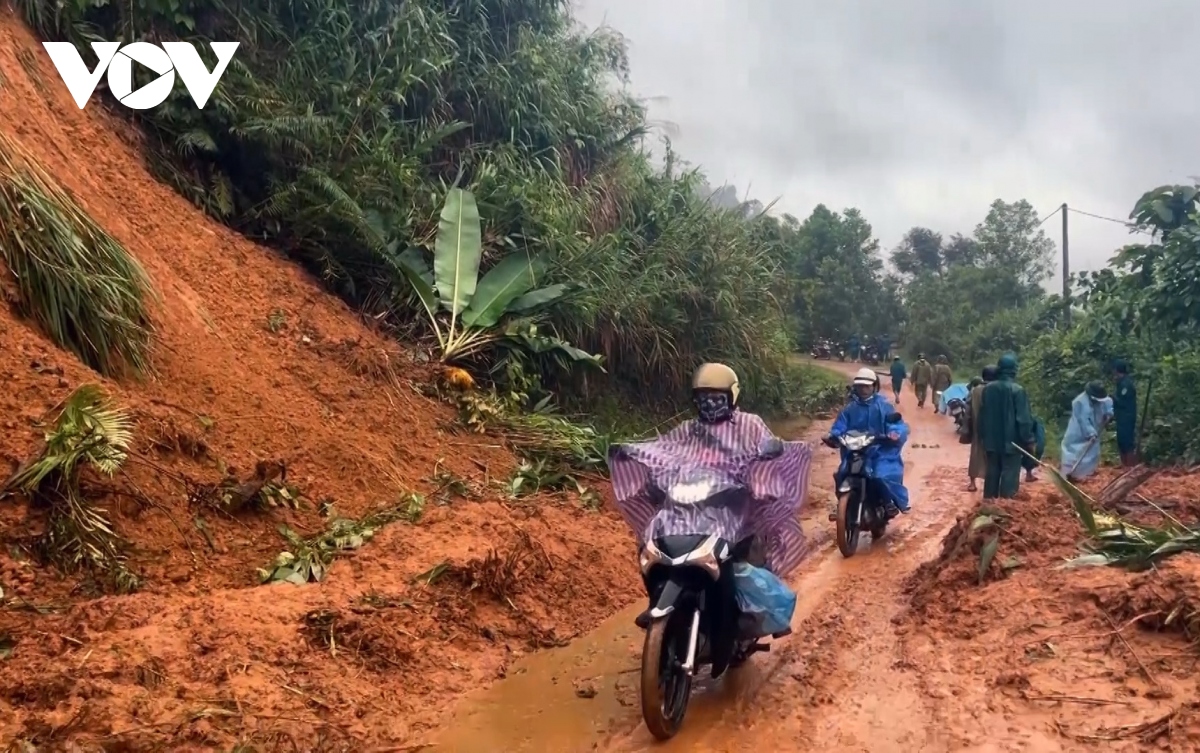 quang nam khac phuc sat lo o mien nui hinh anh 3