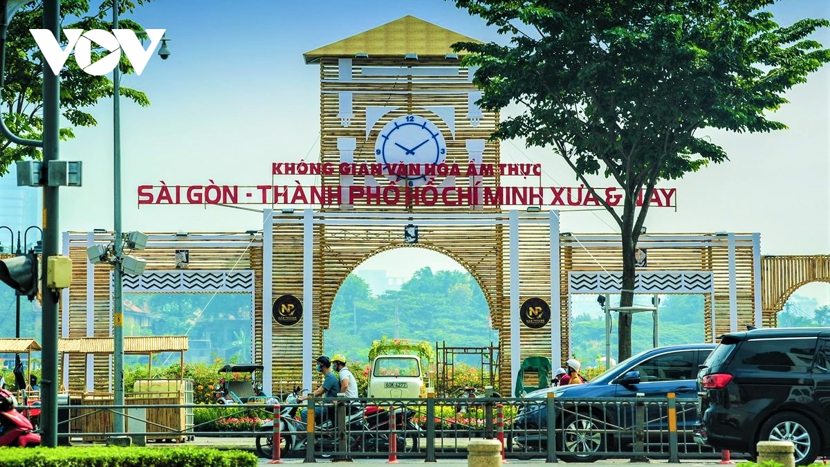 hang tram mon an hoi tu tai khong gian van hoa am thuc sai gon tp.hcm xua va nay hinh anh 1