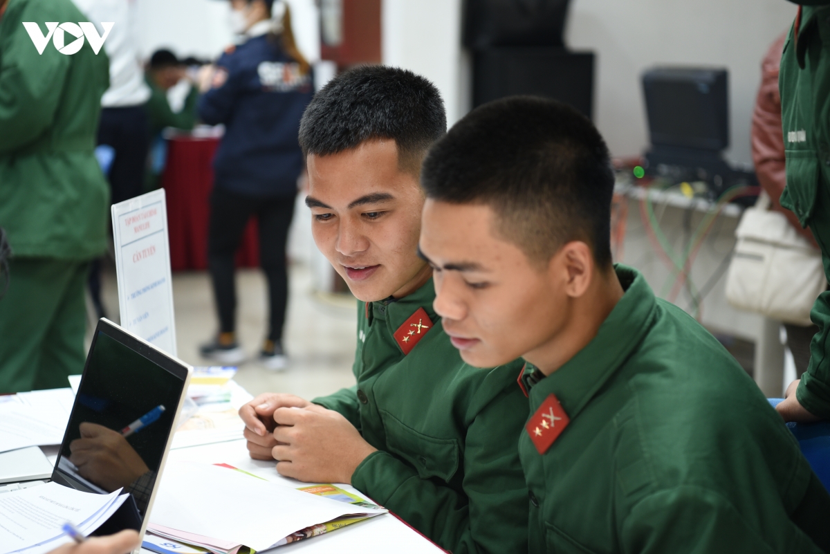 phien giao dich viec lam danh cho bo doi xuat ngu hinh anh 2